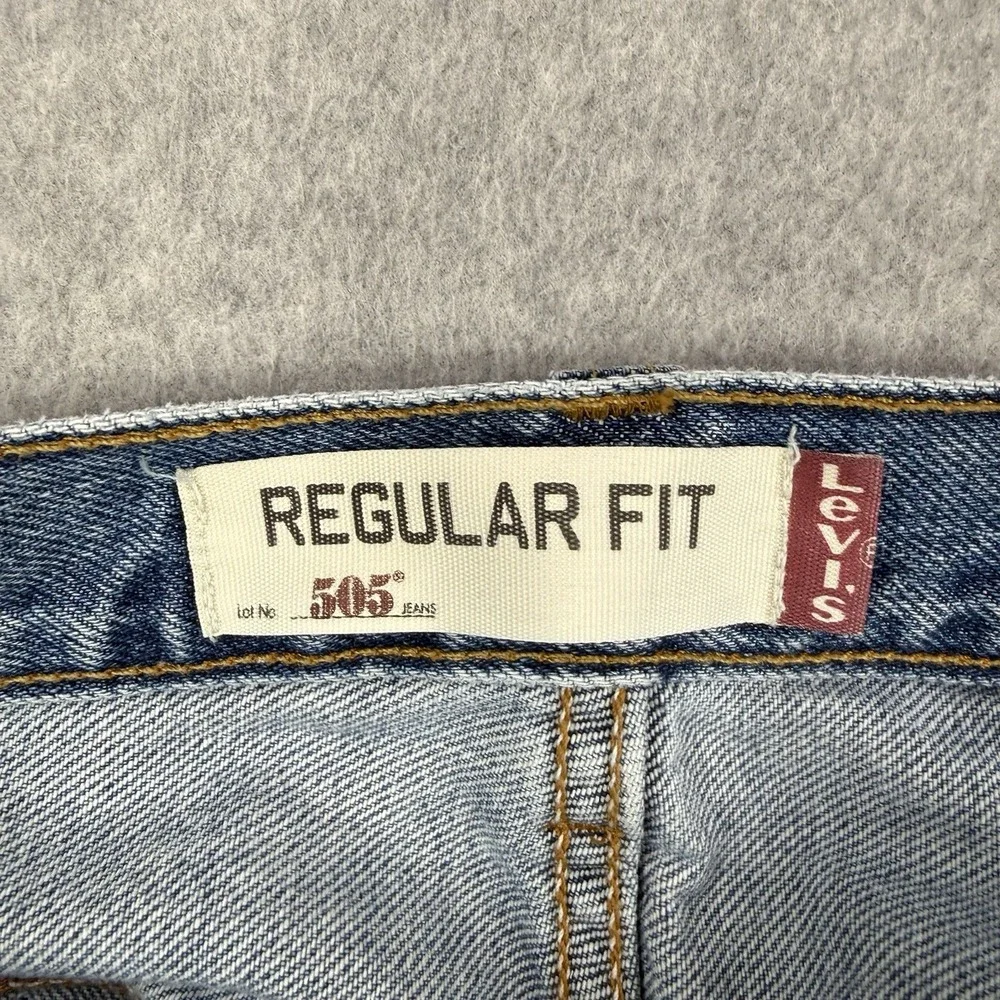 Vintage Levis Jeans Mens 34x30 Medium Wash 505 Regular‎ Straight Leg Denim Y2K